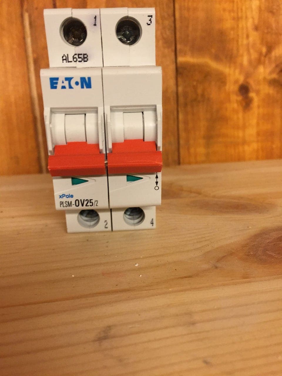 25 A overbelastningsvern selges