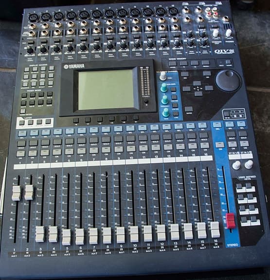 Yamaha Digital Mixer 01v96 V2 with ADAT card included