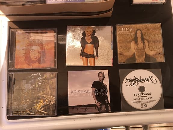 Musikk-CD er selges.