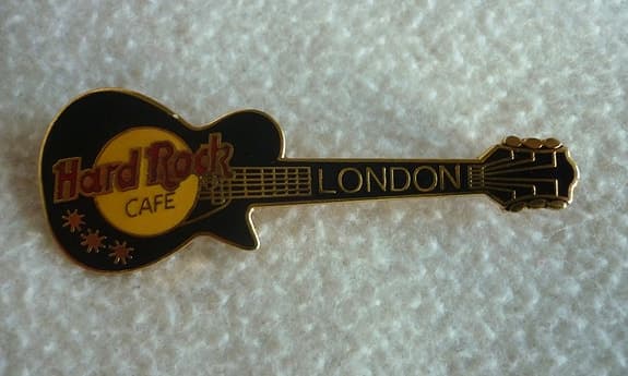 1980s Hard Rock Cafe London - Gibson Les Paul gitar pin.