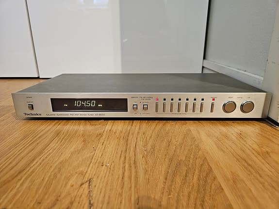Technics Quartz Synthesizer Fm/Am Tuner ST-8055