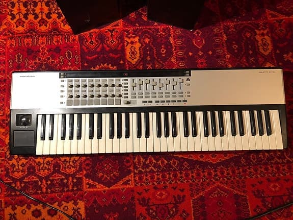 Novation Remote SL 61 midi keyboard