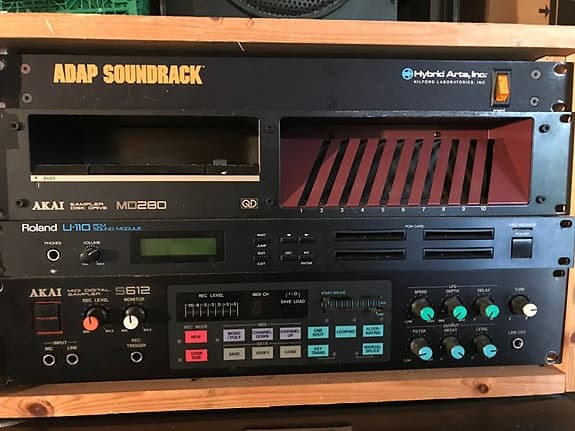 Akai s612 sampler med diskdrive MD280