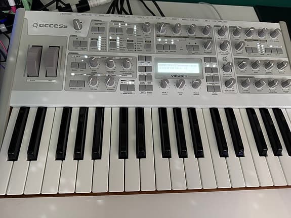 Access Virus Ti2 Polar