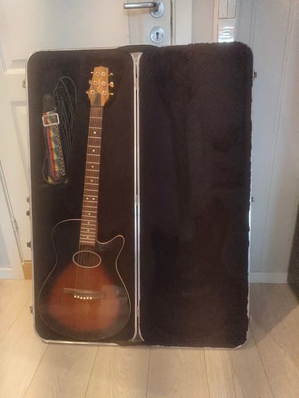 Peavy Acoustic Electfic Guitar