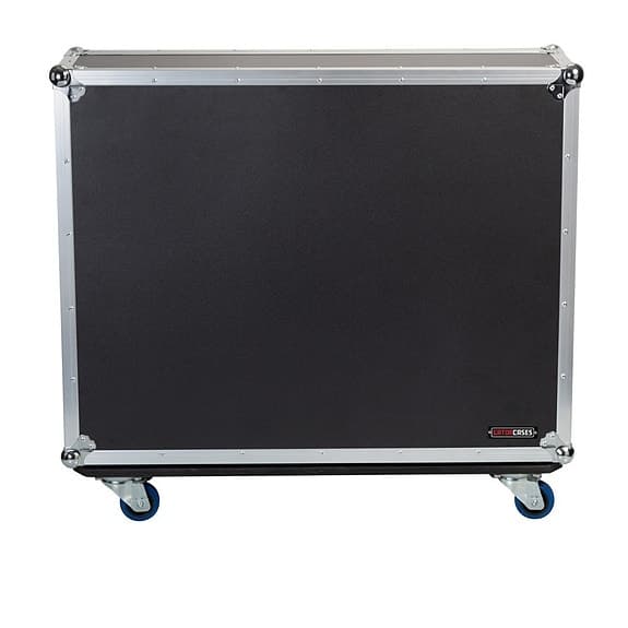 1stk. Profesjonell flightcase med doghouse og 100mm hjul. Passer mange miksere.