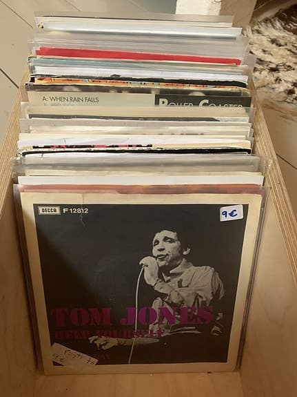 7" ja 12" vinyylisinkkuja myyntiin