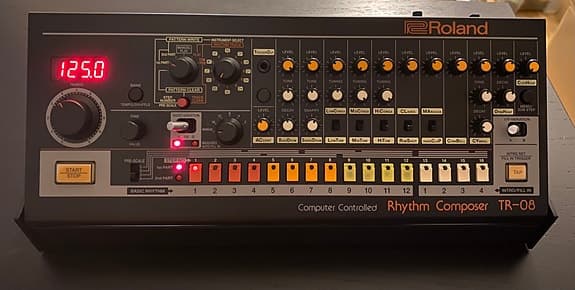 Roland TR-08 rumpukone