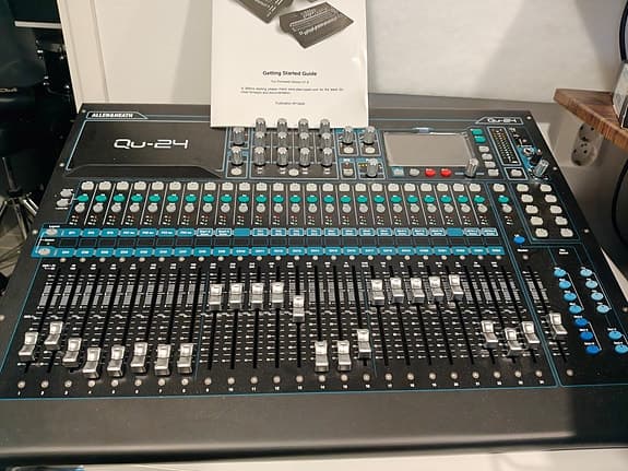 Allen & Heath QU-24 Chrome edition
