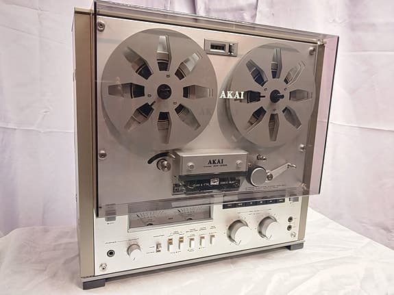 Akai GX-255 Auto-Reverse kelanauhuri+pölykansi