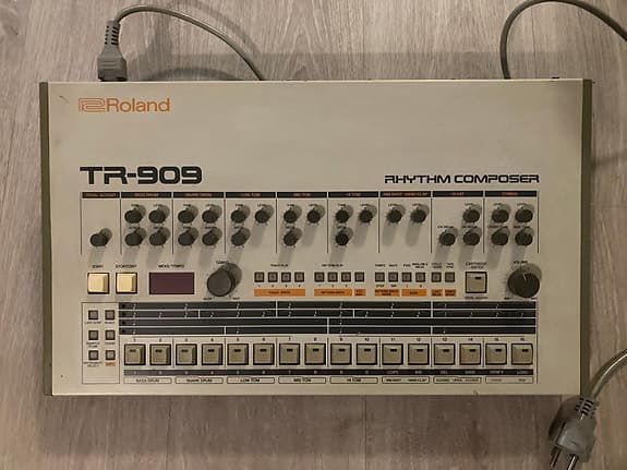 Roland TR 909 rumpukone