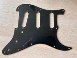 Plektrumskydd Stratocaster, black relic