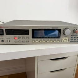 Akai S3000XL + Zip-drive – Klassisk legendarisk sampler!