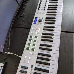 Arturia KeyLab Essential 61 MIDI-keyboard vit - Delvis defekt