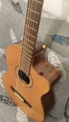 Ortega RCE159MN-NT Gitarr med fodral och capo