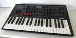 Korg Modwave Wavetable Synthesizer, synth, med stativ