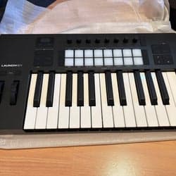 Novation Launchkey 25 MK4