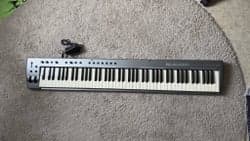 M-Audio ProKeys Sono 88 – 88 tangenter – Digitalpiano/MIDI – Komplett med nätada