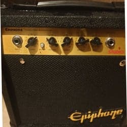 Epiphone Studio 10S förstärkare. Effekt: 19W AC Input: 230V ~ 50Hz Serienummer