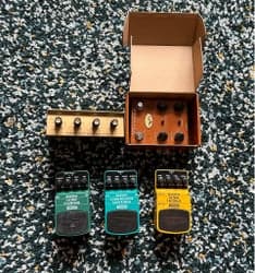 Behringer effektpedaler, T-Rex Replica delay och Transistorized Microphone Mixer