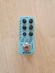 Mooer E7 Synth Pedal