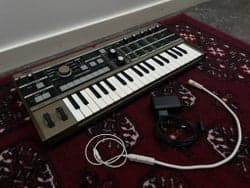 Korg microKORG synthesizer i ovanligt fint skick.