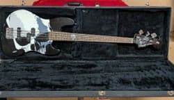 Squier Frank Bello Signature Jazz Bass Ink hardcase.