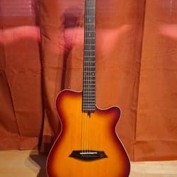 Sire G5A "Larry Carlton signature", stålsträngad akustisk gitarr med mic.