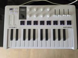 Arturia MiniLab 3 (Hvid) – Kompakt MIDI-keyboard som nyt
