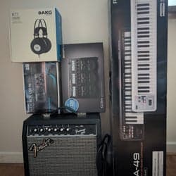 Stort paket med musikutrustning: Fender förstärkare, Roland MIDI keyboard, AKG