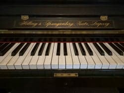Antikt piano