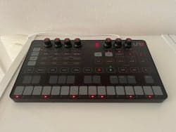 IK Multimedia UNO Synth Analog Synthesizer