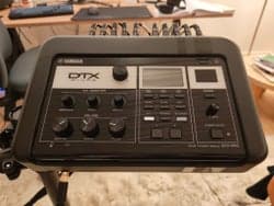 Yamaha DTX Drums DTX-PRO Trummodul med stol, trumstockar och hörlurar