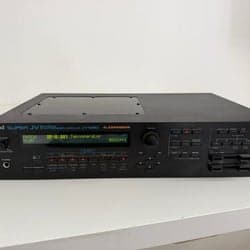 Roland JV-1080 + Dance & Techno – Ikonisk 90-talssynth i rackformat!