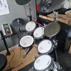 Roland V-Drums elektroniskt trumset med förstärkare