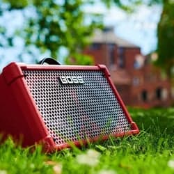 Boss Street II RED Batteridriven stereoförstärkare