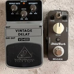 Behringer VD400 Vintage Delay och Mooer ShimVerb gitarrpedaler