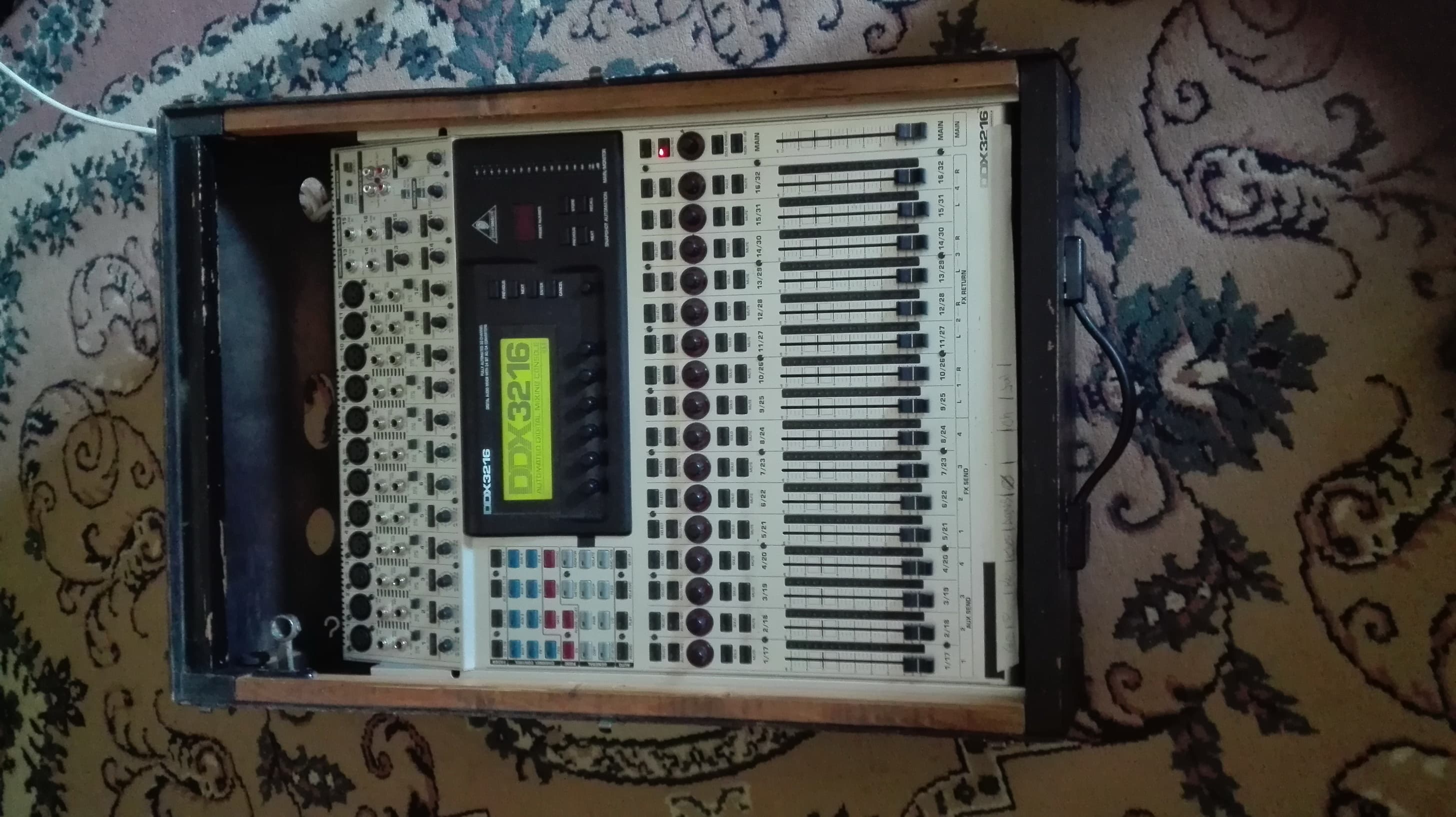 table de mixage DDX3216 Behringer et régie numérique complète