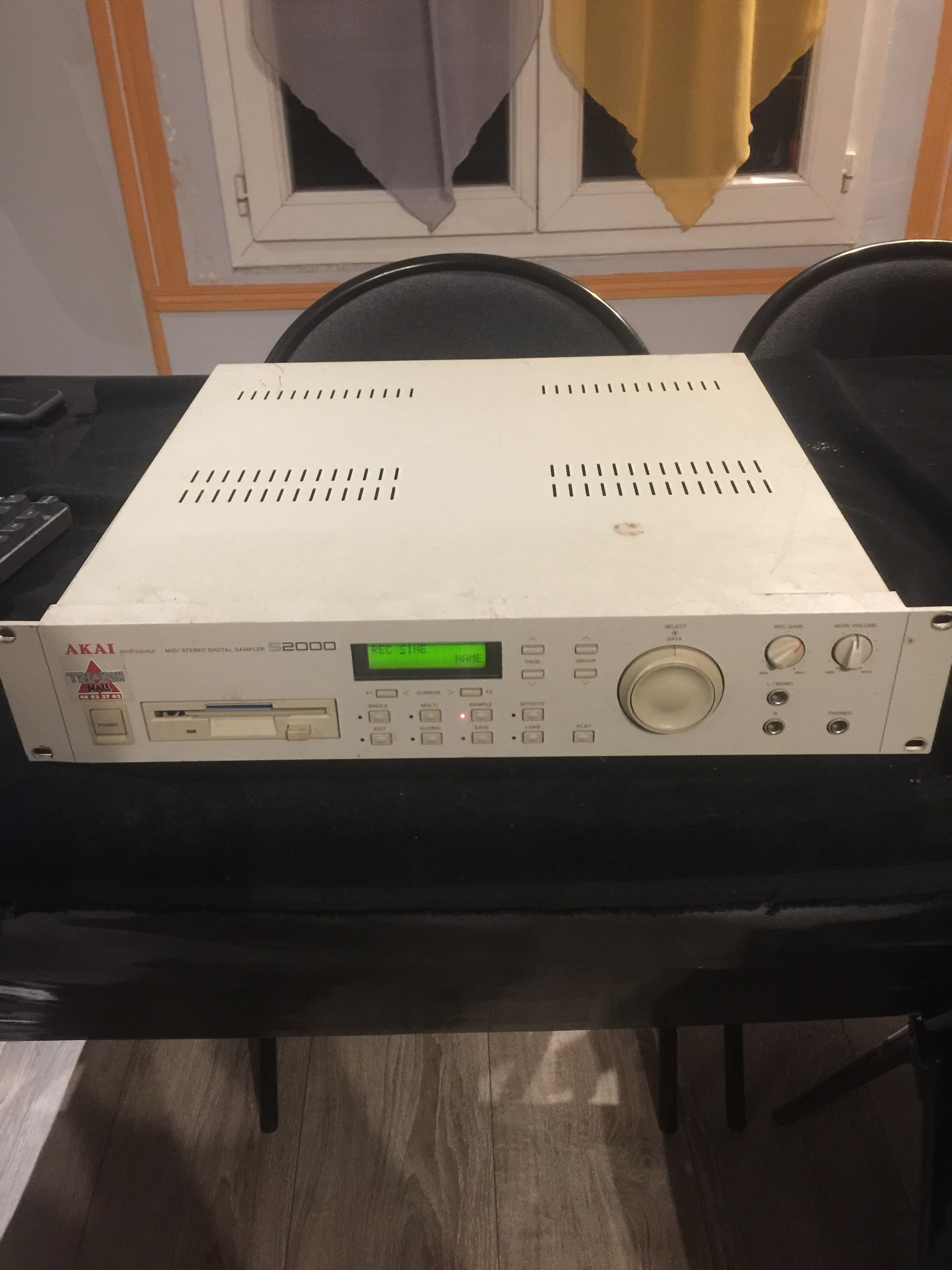 Vends Akai S2000