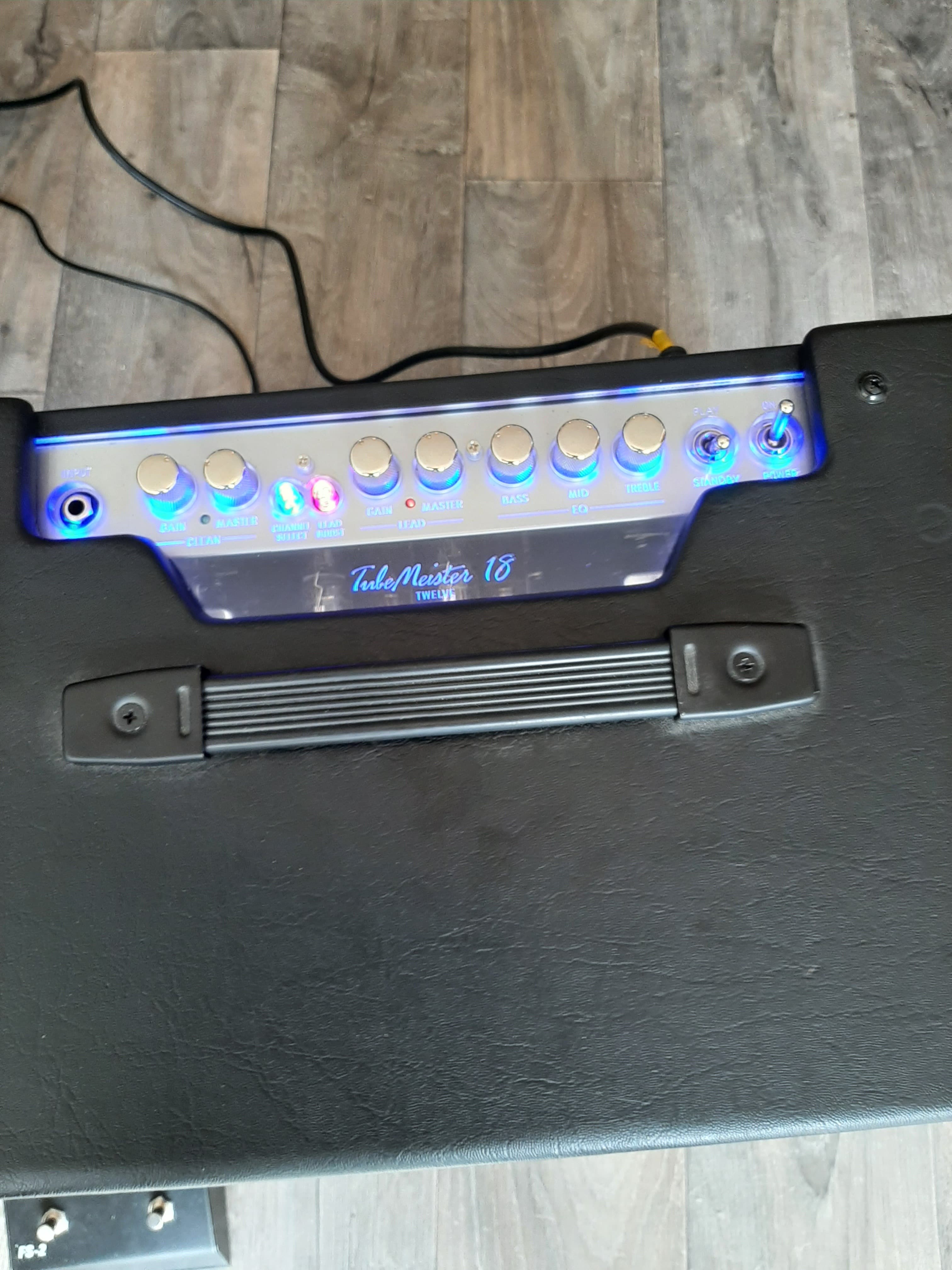 Vend ampli guitare à lampes Hugues & Kettner TubeMeister 18 Twelve Combo