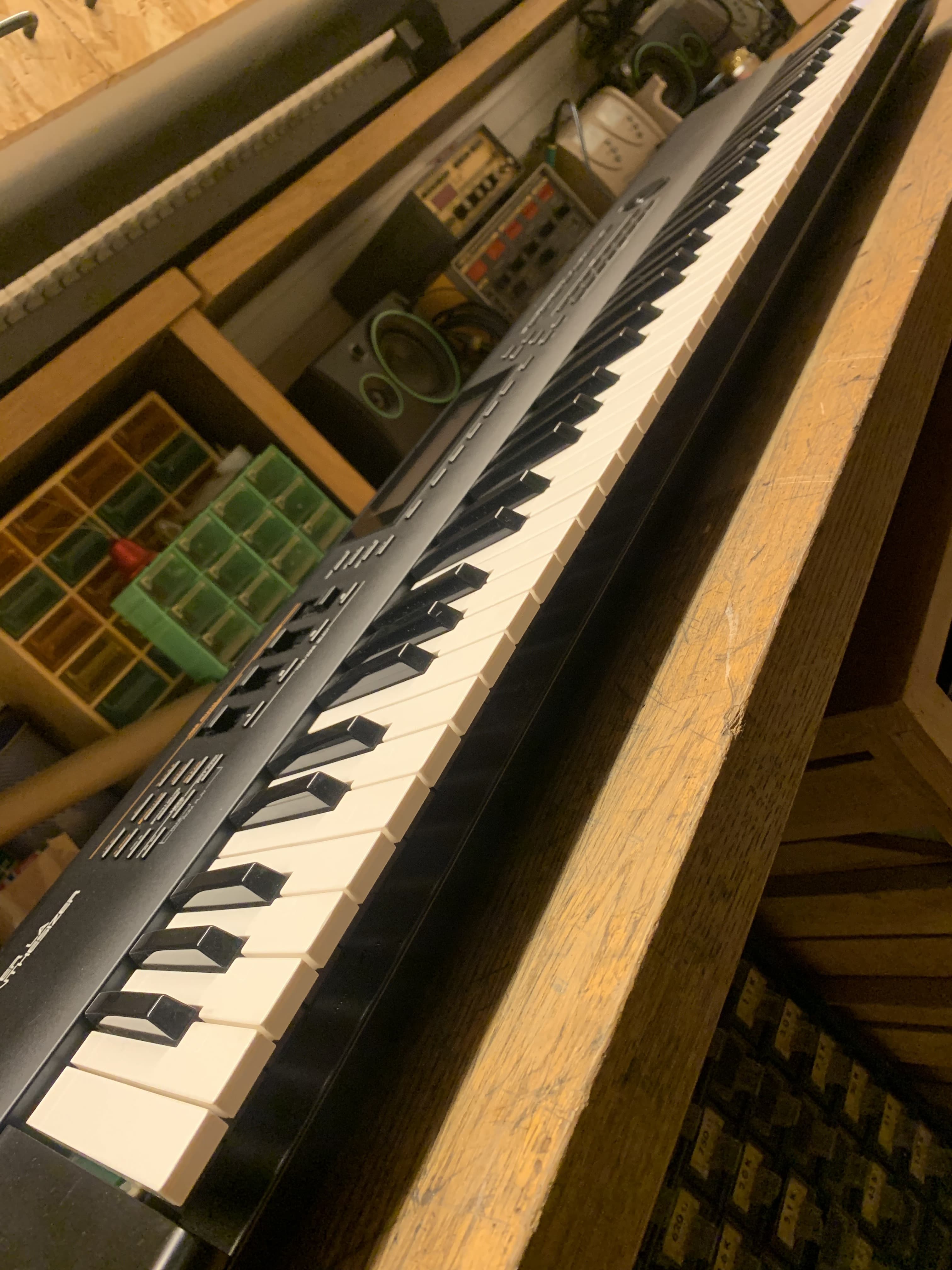 Roland D-70