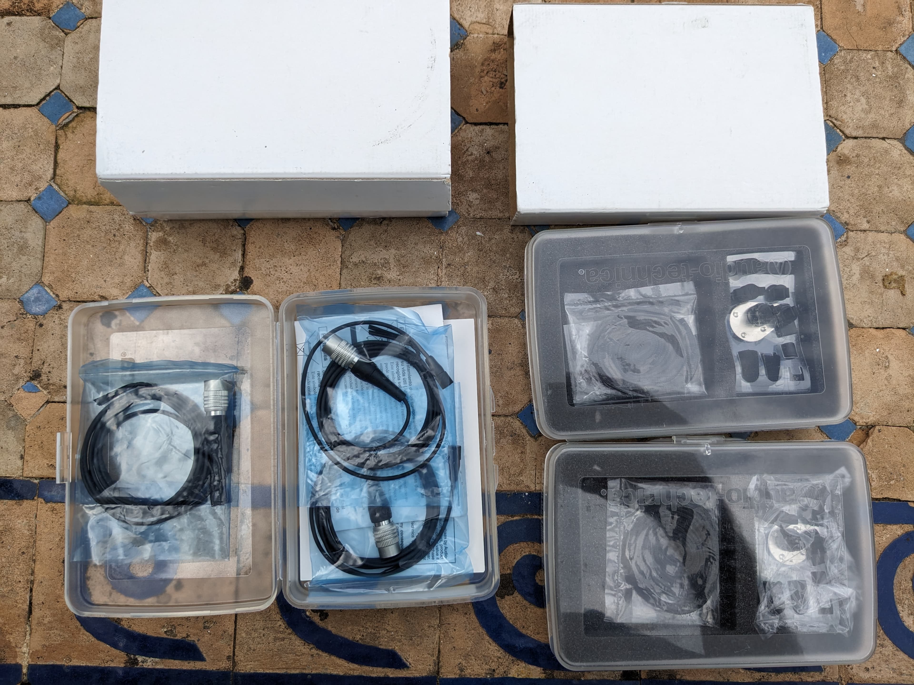 À vendre 3 micros Audio-technica AT899 cW