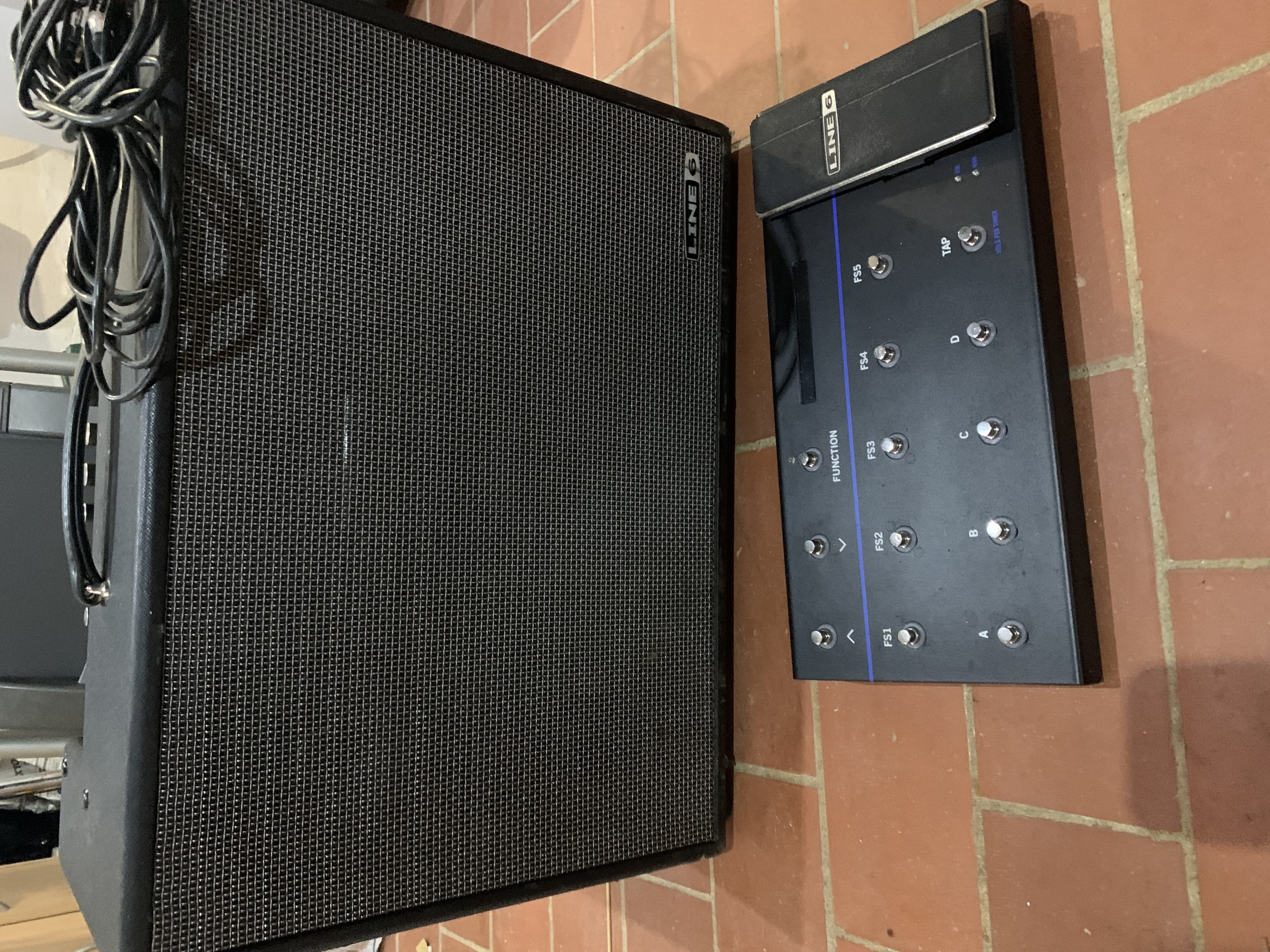 Line 6 - FIREHAWK 1500 ampli à modélisation numérique