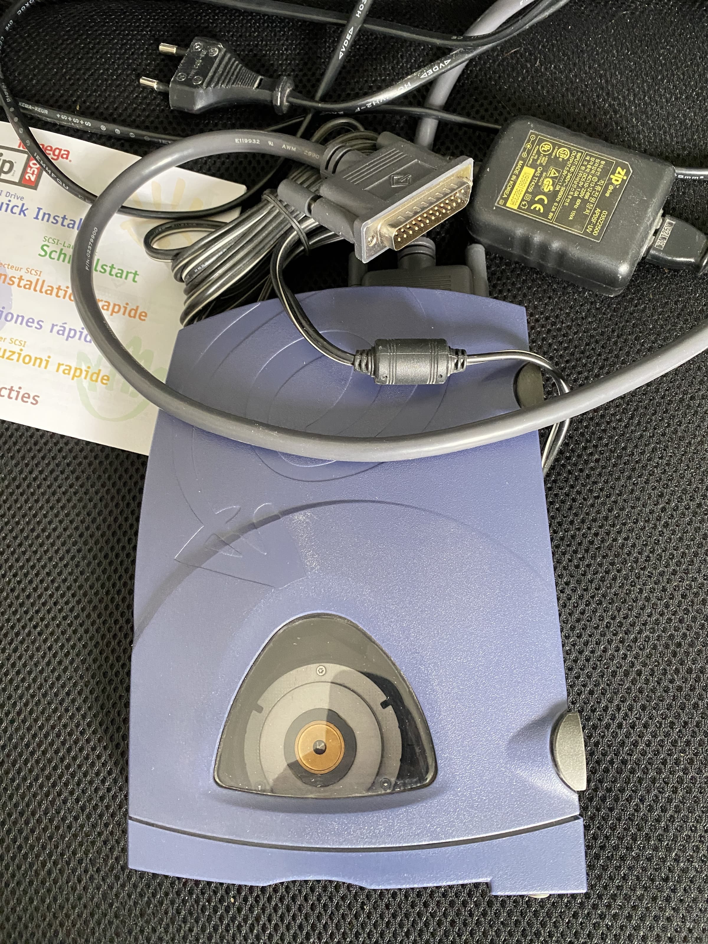 Vends Iomega zip SCSI 250 Mo avec 30 disquettes