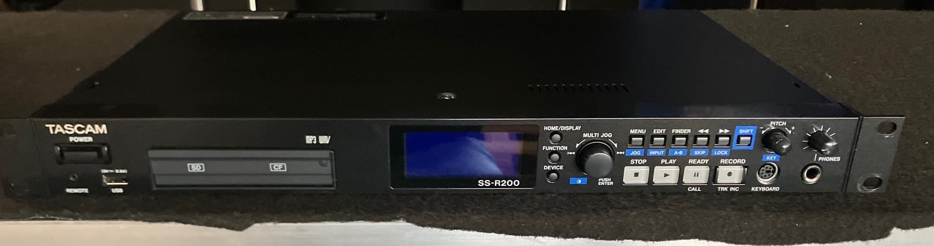 Vends TASCAM SS-R200 Enregistreur audio sur carte mémoire + Télécommande filaire