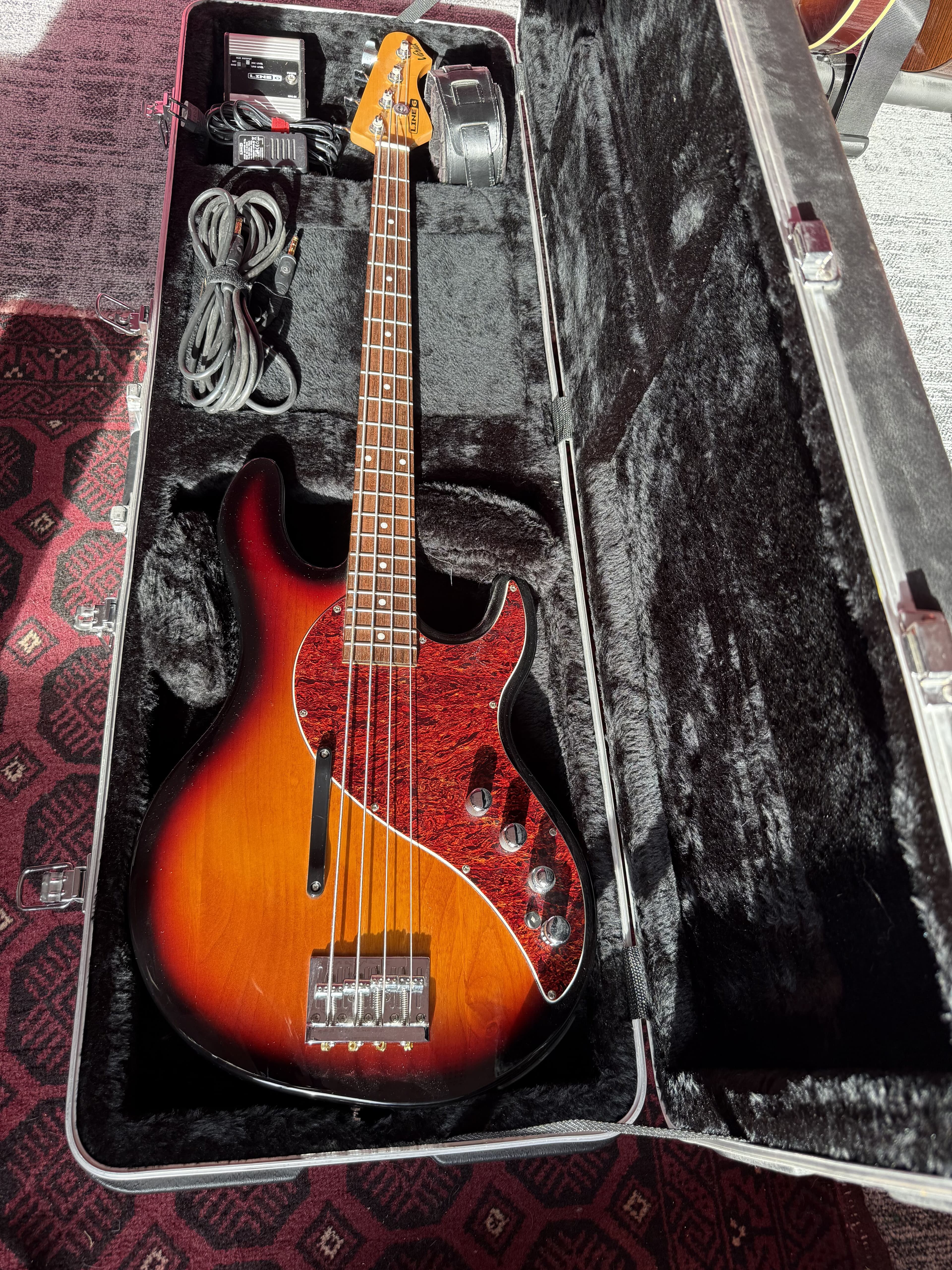 Variax Bass 700 + fly Case