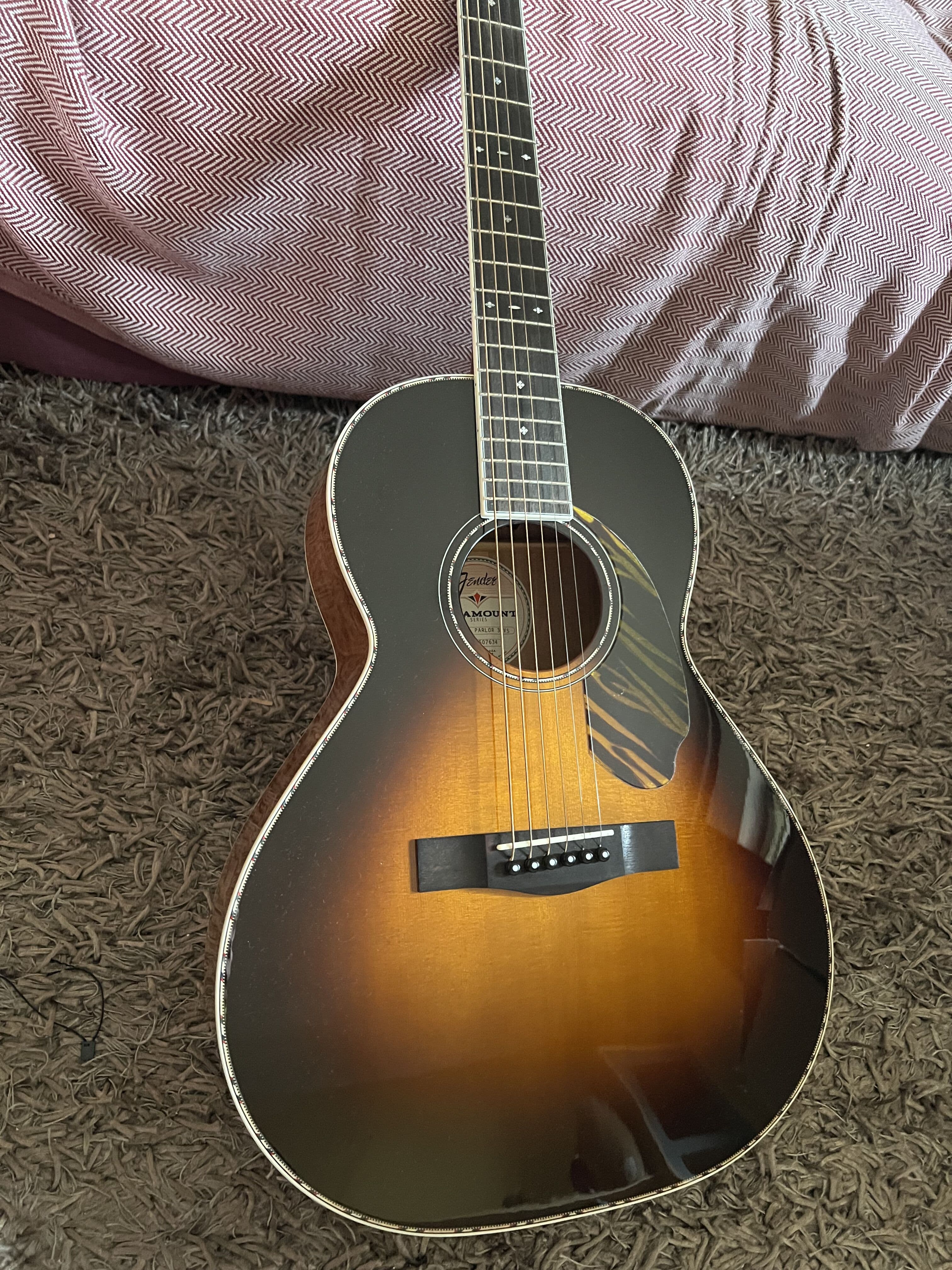 Fender PS-220E Parlor vintage sunburst