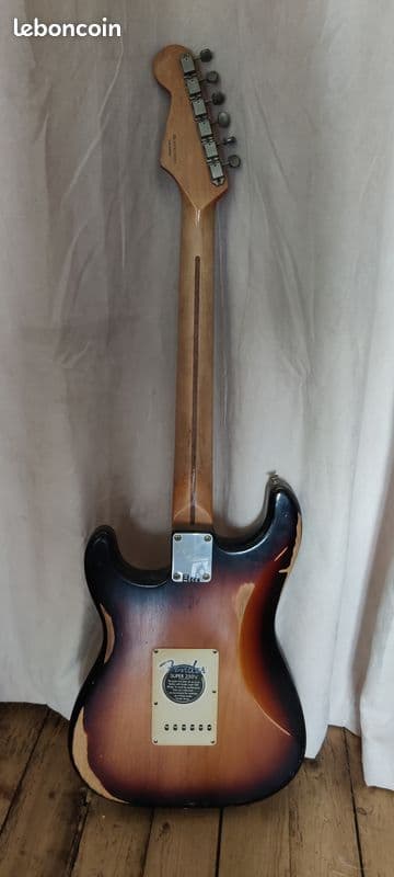 vends FENDER road worn 50's Mexique