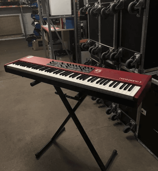 VENDS NORD PIANO 3