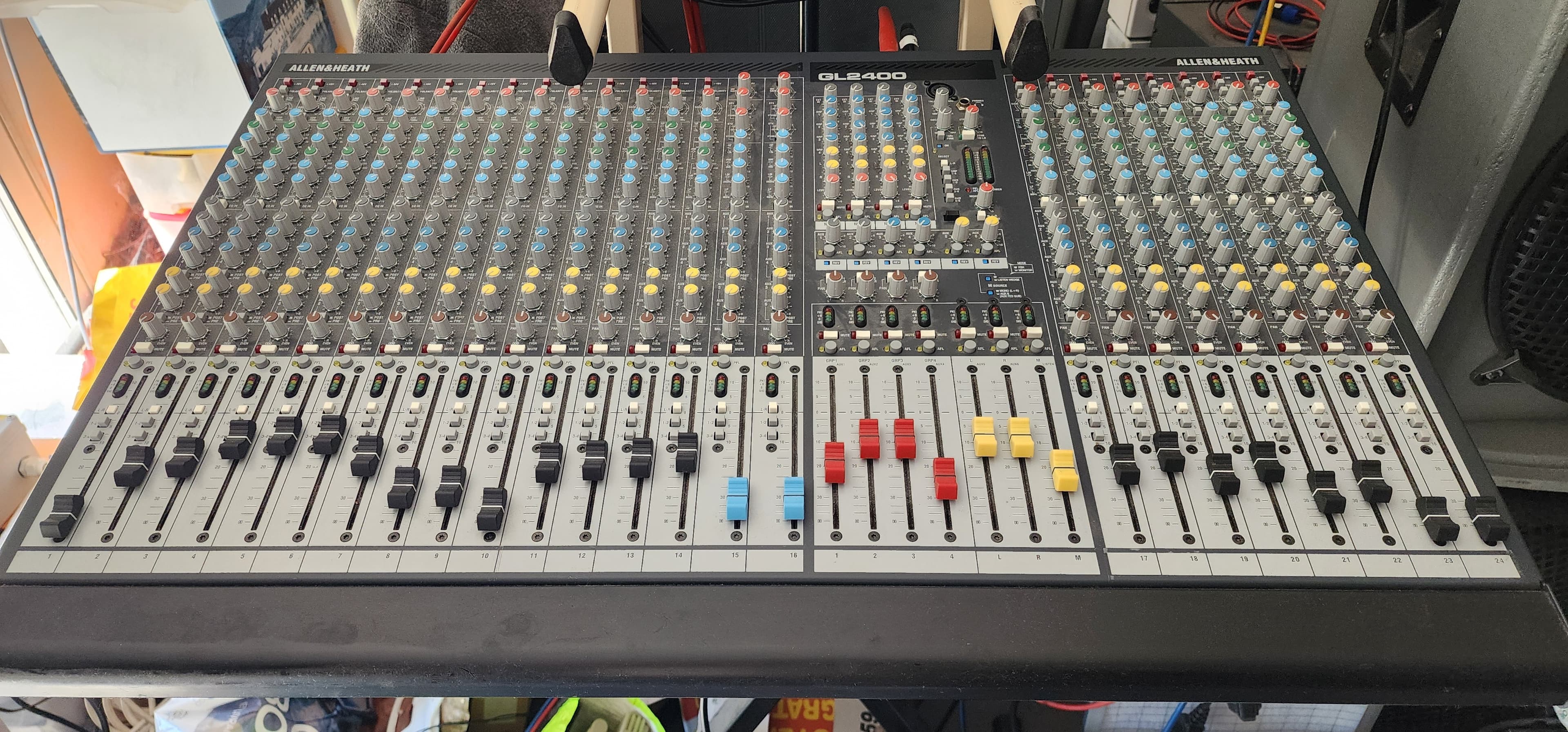 Vends Console analogique Allen & Heath GL2400-24